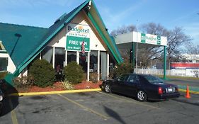 Budgetel Inn & Suites Hotel